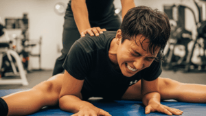 開脚をして無理やり押されて柔らかくなる人と、痛める人の違い